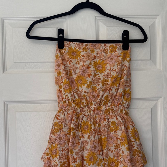 Floral Strapless Romper - Picture 2 of 9